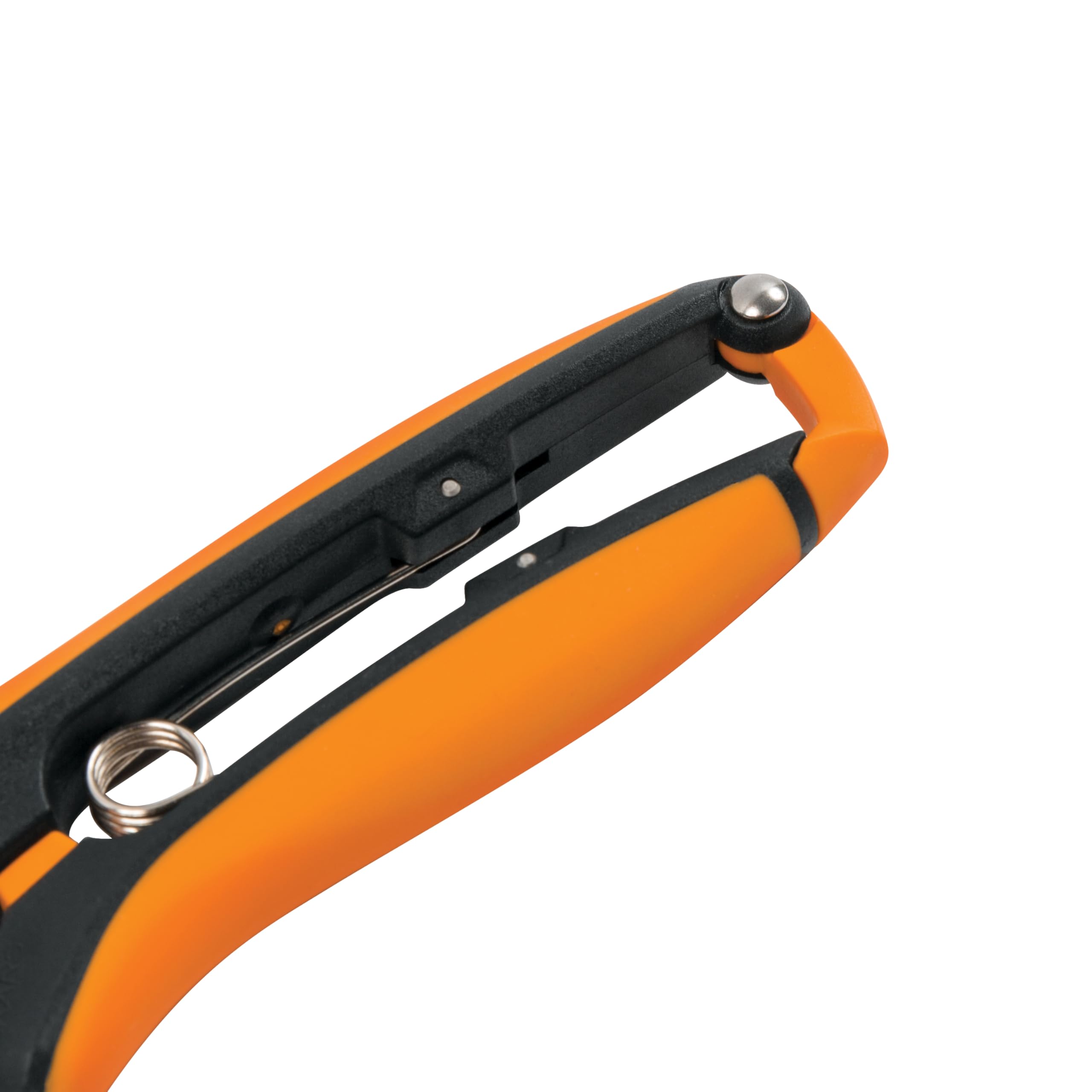 Fiskars tijeras guardadas en funda protectora para almacenamiento seguro
