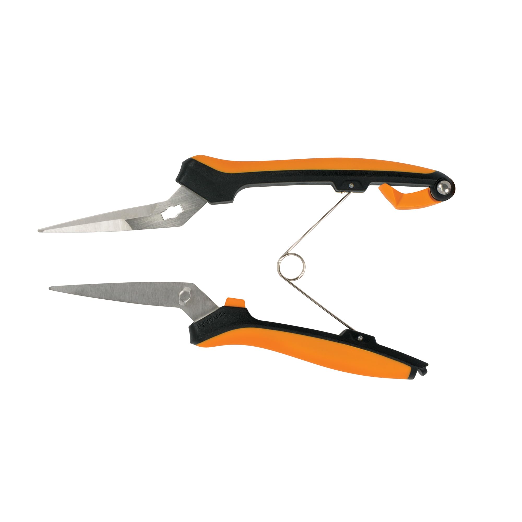 Fiskars tamaño comparado con mano para apreciar escala y control