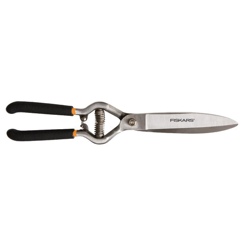 Fiskars tijeras frontal mostrando diseño robusto y control ergonómico