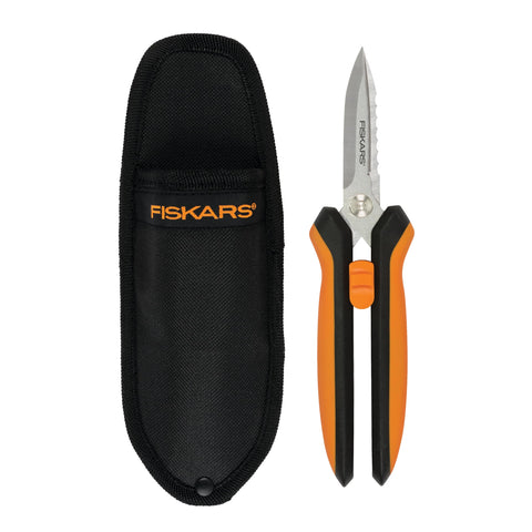 Fiskars tijeras frontales mostrando diseño robusto y precisión