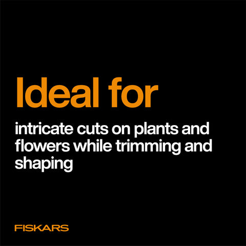 Fiskars junto a una regla para comparar tamaño y transporte sencillo