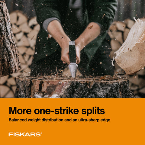 Fiskars X27 detalle del mango antideslizante que reduce vibraciones y fatiga