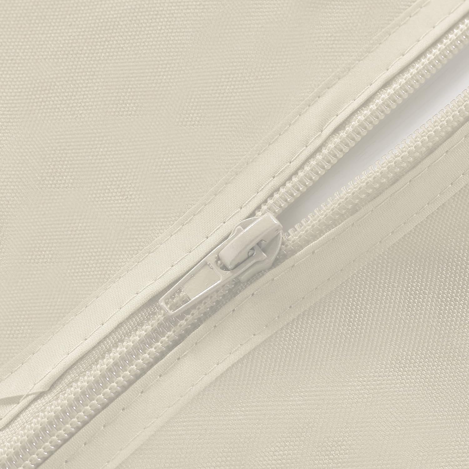 Fitable detalle de borde y costuras que demuestra acabado duradero y acabado limpio