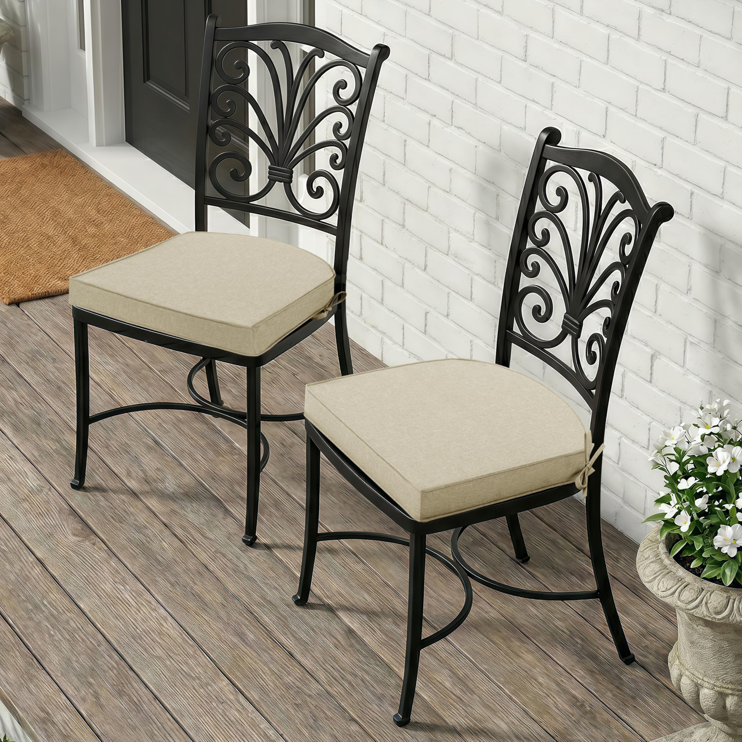 Fitfree cojines en terraza decorada, aspecto elegante y uso cotidiano