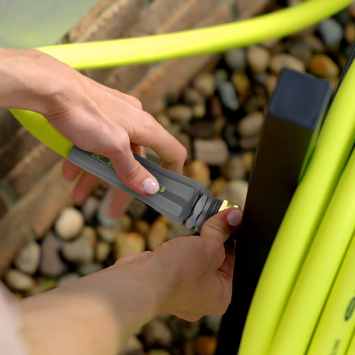Flexzilla rollo enrollado compacto para almacenamiento fácil y ahorro de espacio