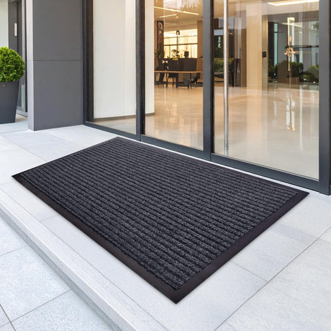FloorGuard colocado en garaje mostrando resistencia al uso