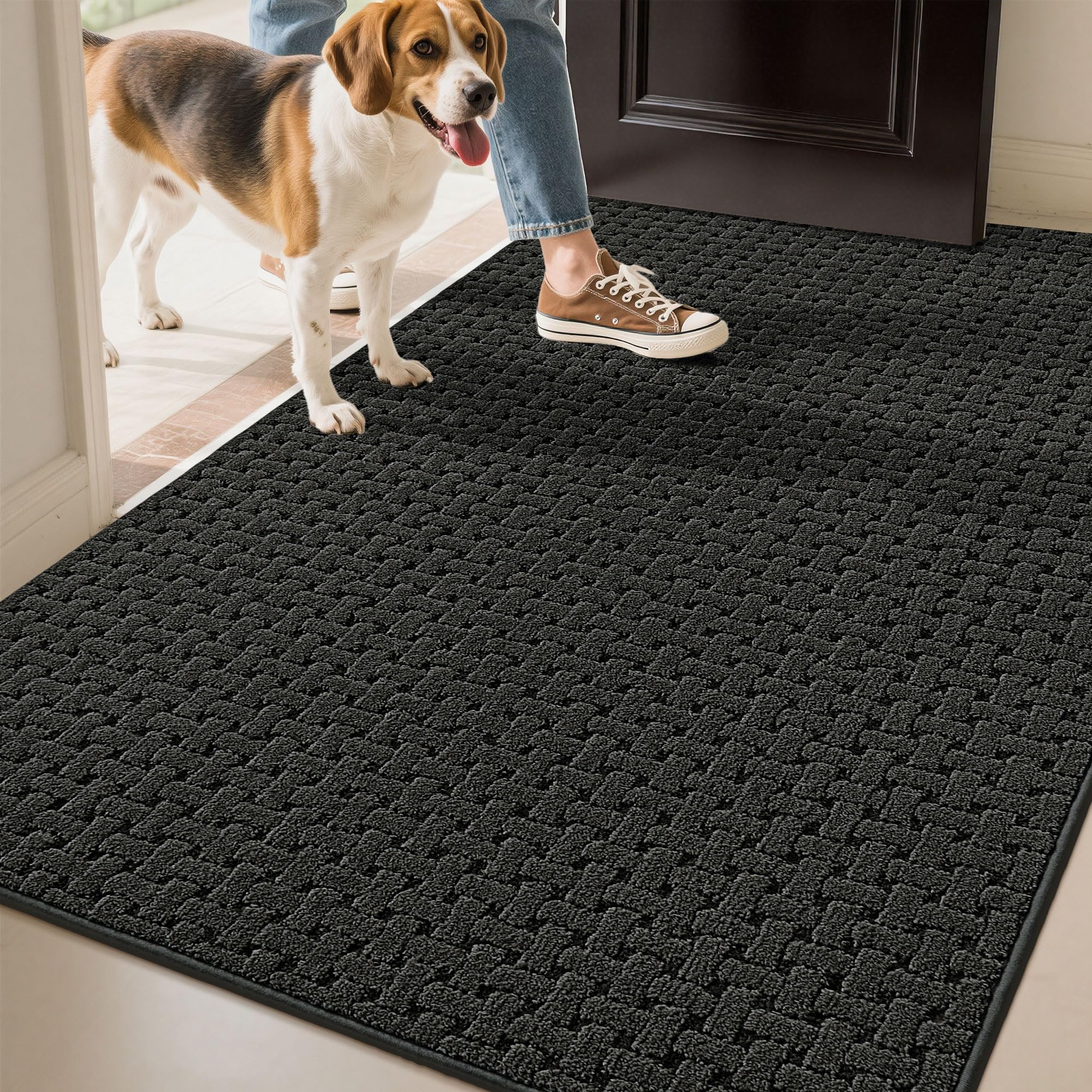 FLOORHUG felpudo frontal 36x60 gris oscuro protegiendo la entrada