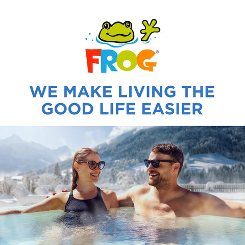 Jacuzzi en contexto lifestyle con productos FROG para mantenimiento cómodo