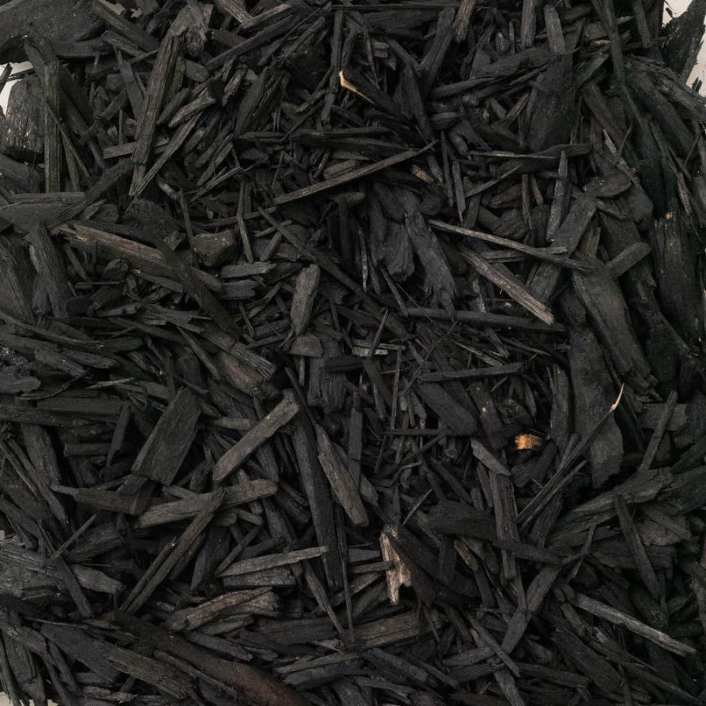 Gardenera textura del mantillo negro mostrando granos uniformes y retención de humedad