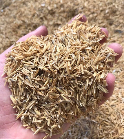 Gardenera textura de cáscaras de arroz cercana mejora drenaje y aireación