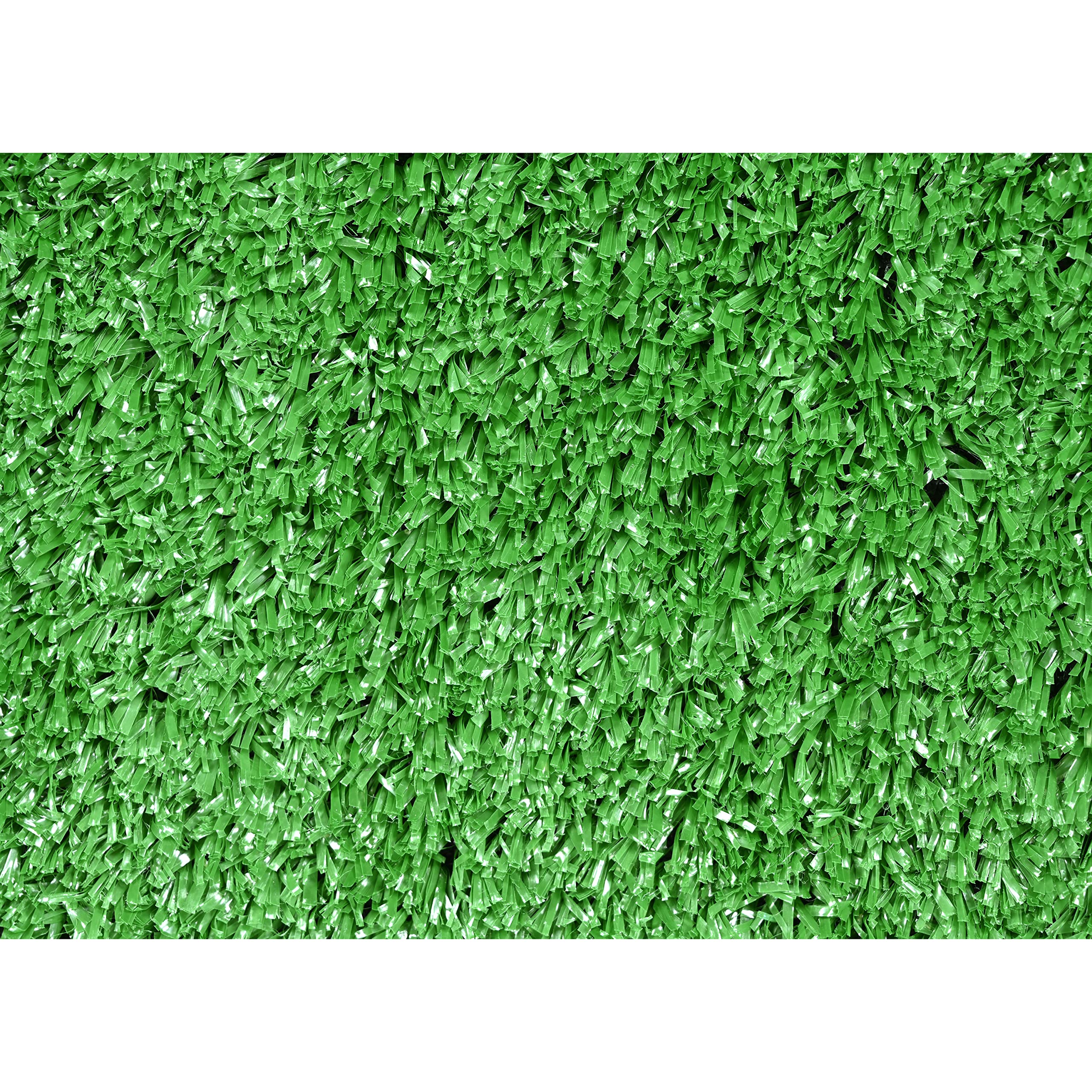 Garland Rug comparación de tamaño junto a una silla para escala clara