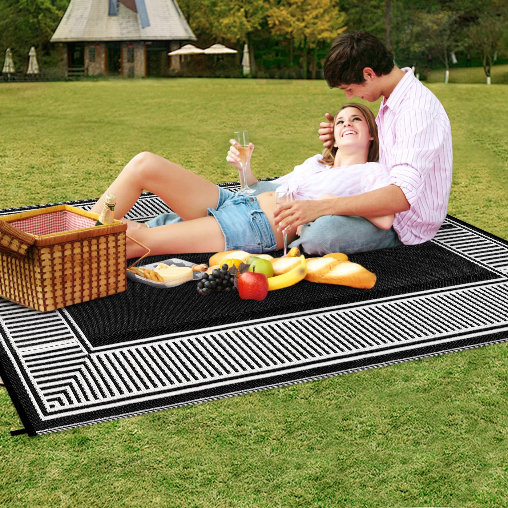 Garvee alfombra junto a piscina creando zona segura y cómoda