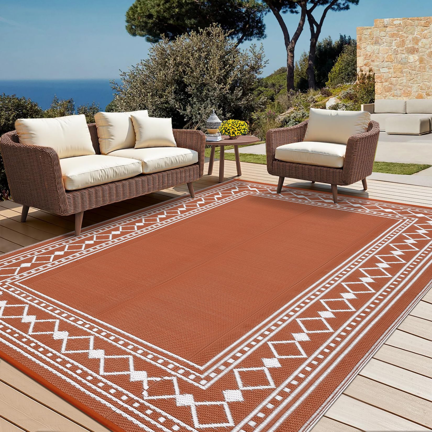 Garvee alfombra colocada en patio que ofrece comodidad exterior instantánea