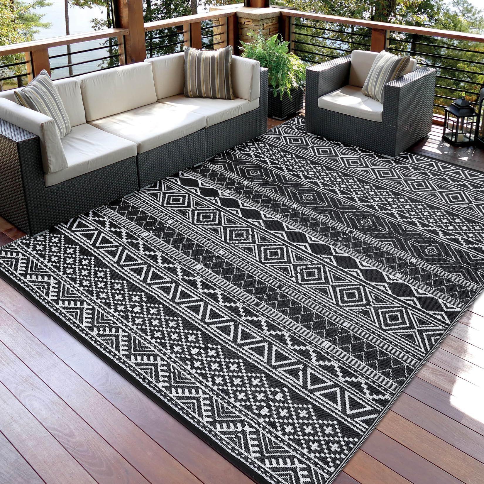 garvee alfombra exterior frontal mostrando diseño negro y blanco y durabilidad