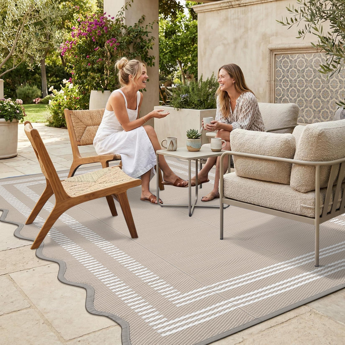 Garvee alfombra exterior vista frontal mostrando borde scalloped y resistencia