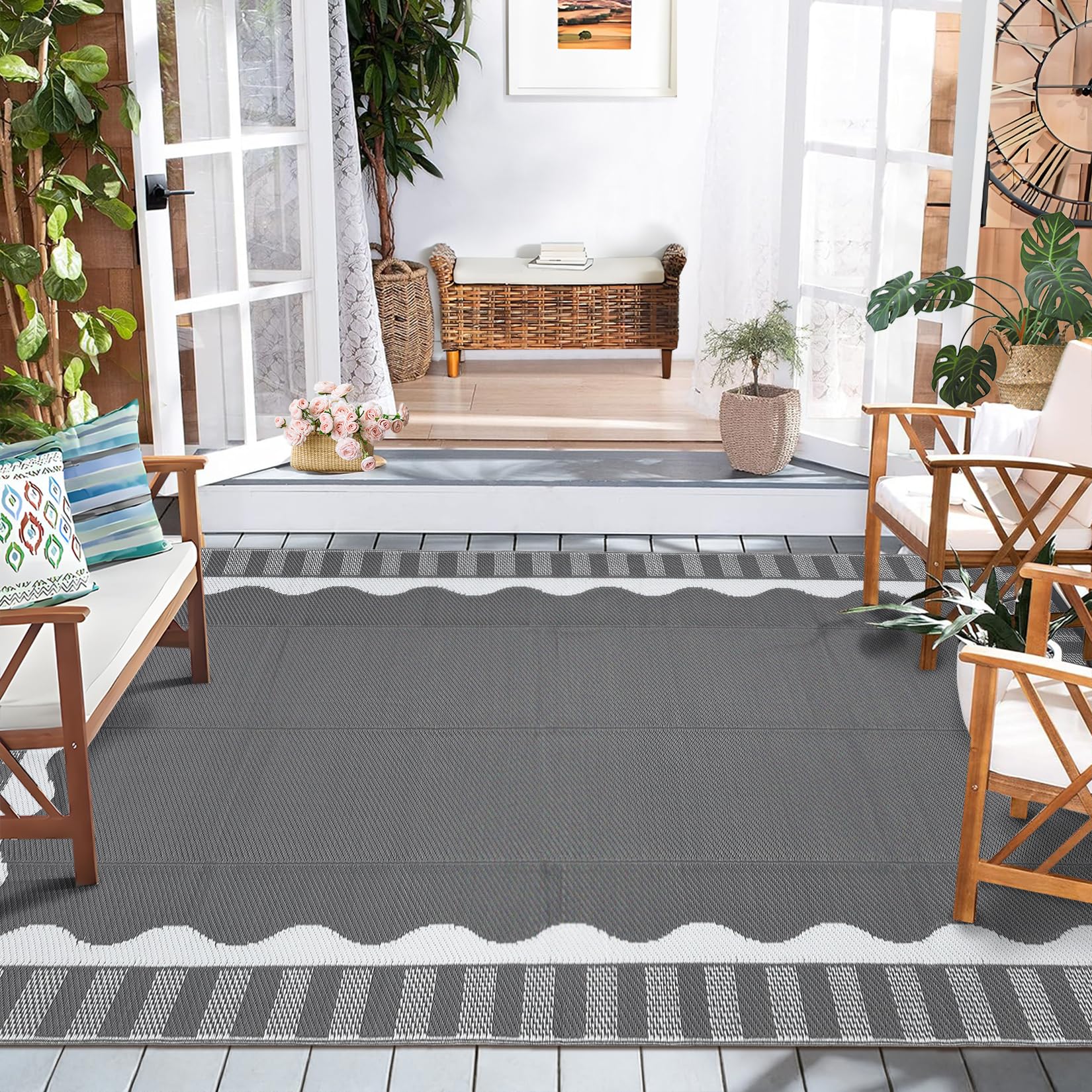 Garvee alfombra con mascota jugando mostrando durabilidad y seguridad