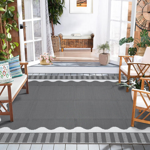 Garvee alfombra con mascota jugando mostrando durabilidad y seguridad