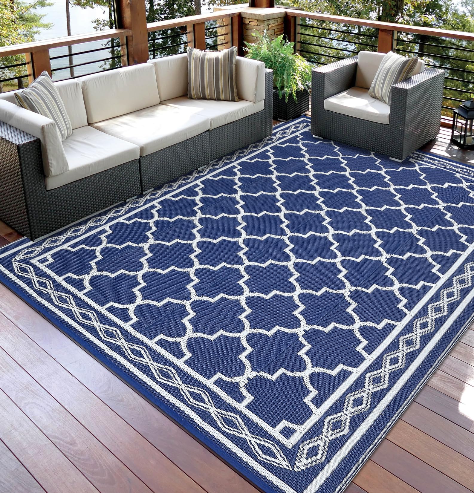 Garvee vista frontal de la alfombra 8x10 mostrando diseño azul blanco y protección