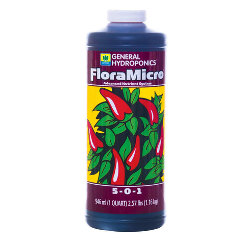 General Hydroponics FloraMicro detalle de etiqueta y textura del líquido, facilita mezcla precisa