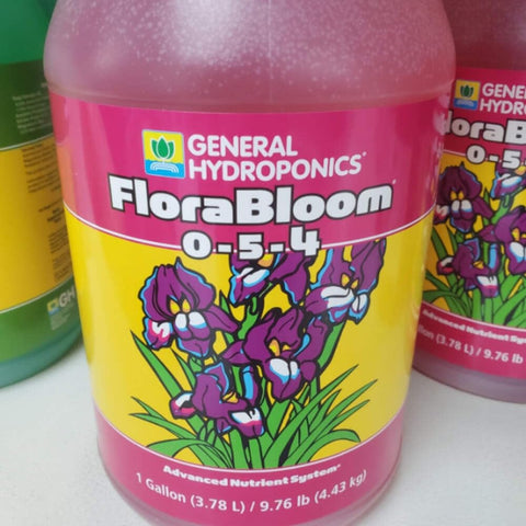 General Hydroponics frasco frontal mostrando etiqueta clara y uso en floración