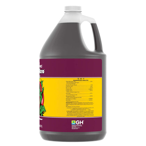 General Hydroponics envase FloraMicro junto a mano para comparar tamaño y escala