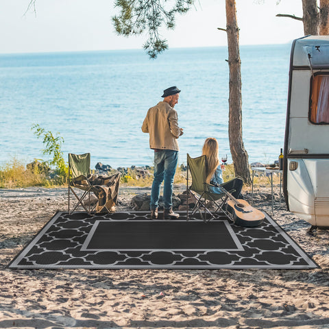 GENIMO alfombra en patio con muebles aportando zona cómoda