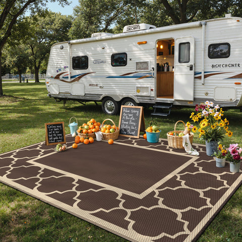 GENIMO alfombra colocada en patio con muebles mostrando estilo y confort