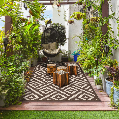 GENIMO alfombra colocada en patio mostrando protección y fácil limpieza en uso