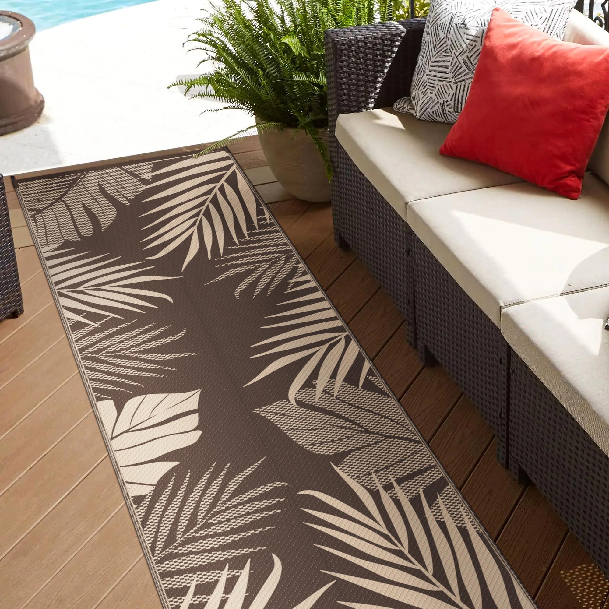 GENIMO alfombra en uso sobre patio con mobiliario, aporta estilo y protección