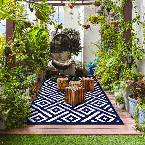GENIMO alfombra colocada bajo mesa bistro protegiendo suelo y decorando
