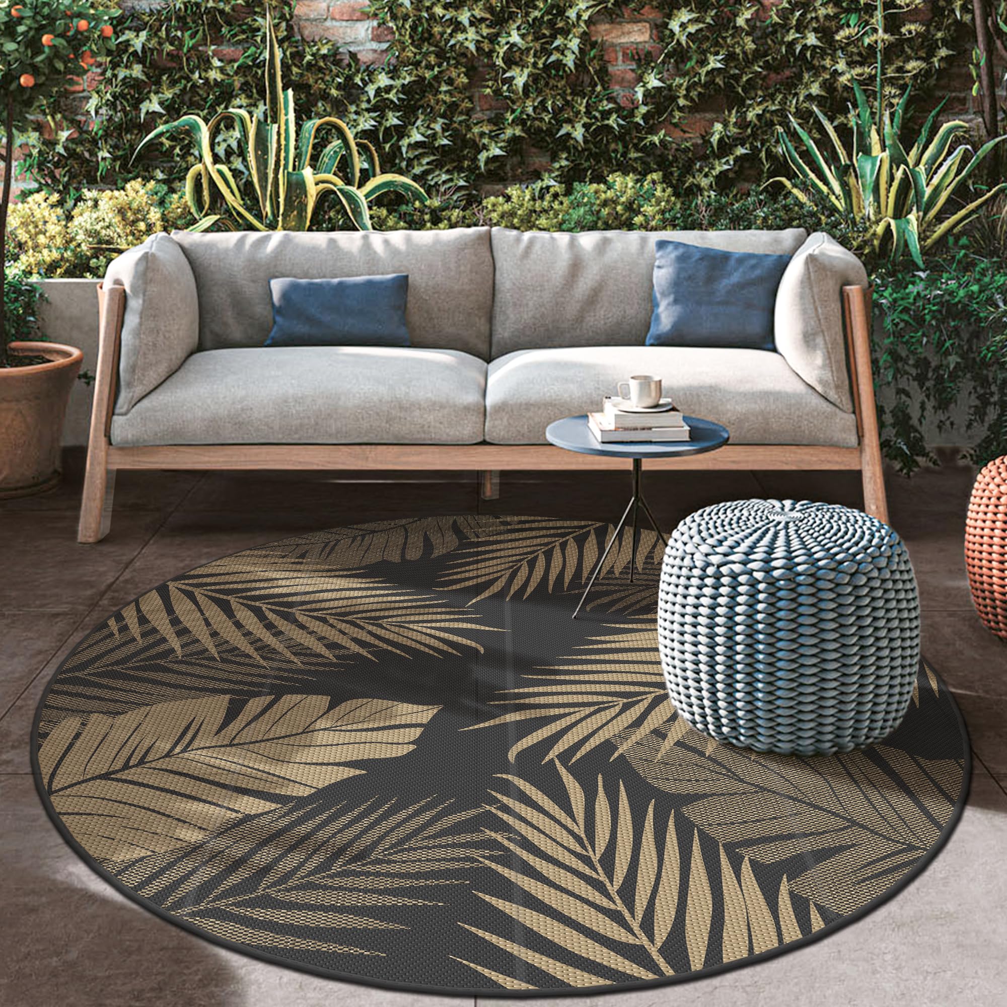 GENIMO alfombra colocada en patio mostrando comodidad y estilo al aire libre