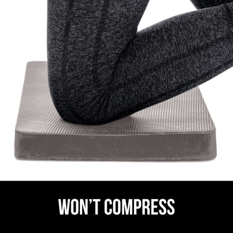 GORILLA GRIP cojín junto a una tina, ideal para baño de bebé y limpieza fácil