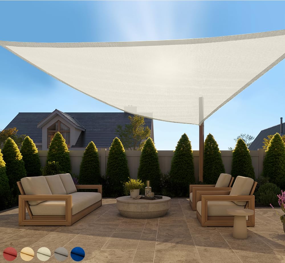 GORILLA GRIP vista frontal del toldo marfil protegiendo patio