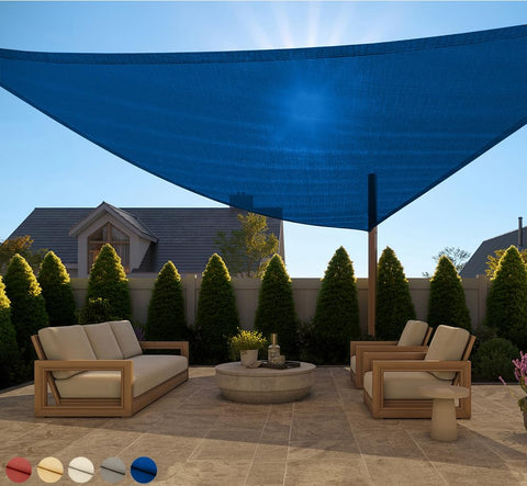 GORILLA GRIP vista frontal del toldo azul protegiendo patio