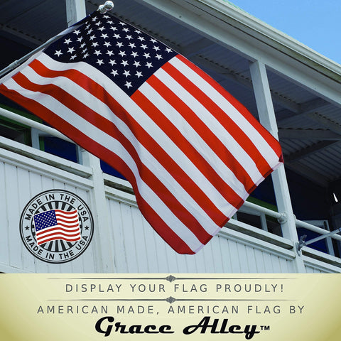 Grace Alley bandera usada en barco mostrando impermeabilidad y visibilidad