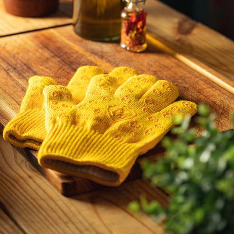 Grill Armor guantes en uso sobre parrilla ofreciendo protección y manejo