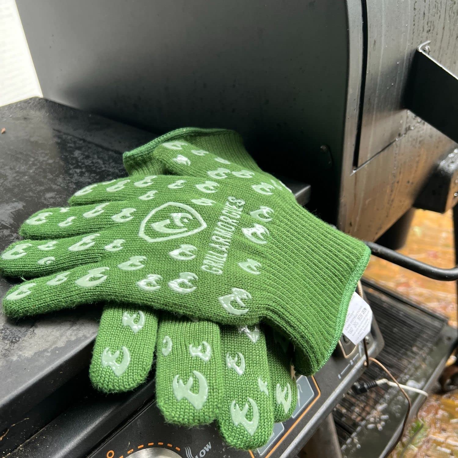 Grill Armor guantes en proceso de limpieza para mantenimiento