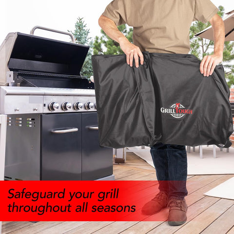 GrillTough ambiente de terraza con funda protegiendo parrilla y muebles