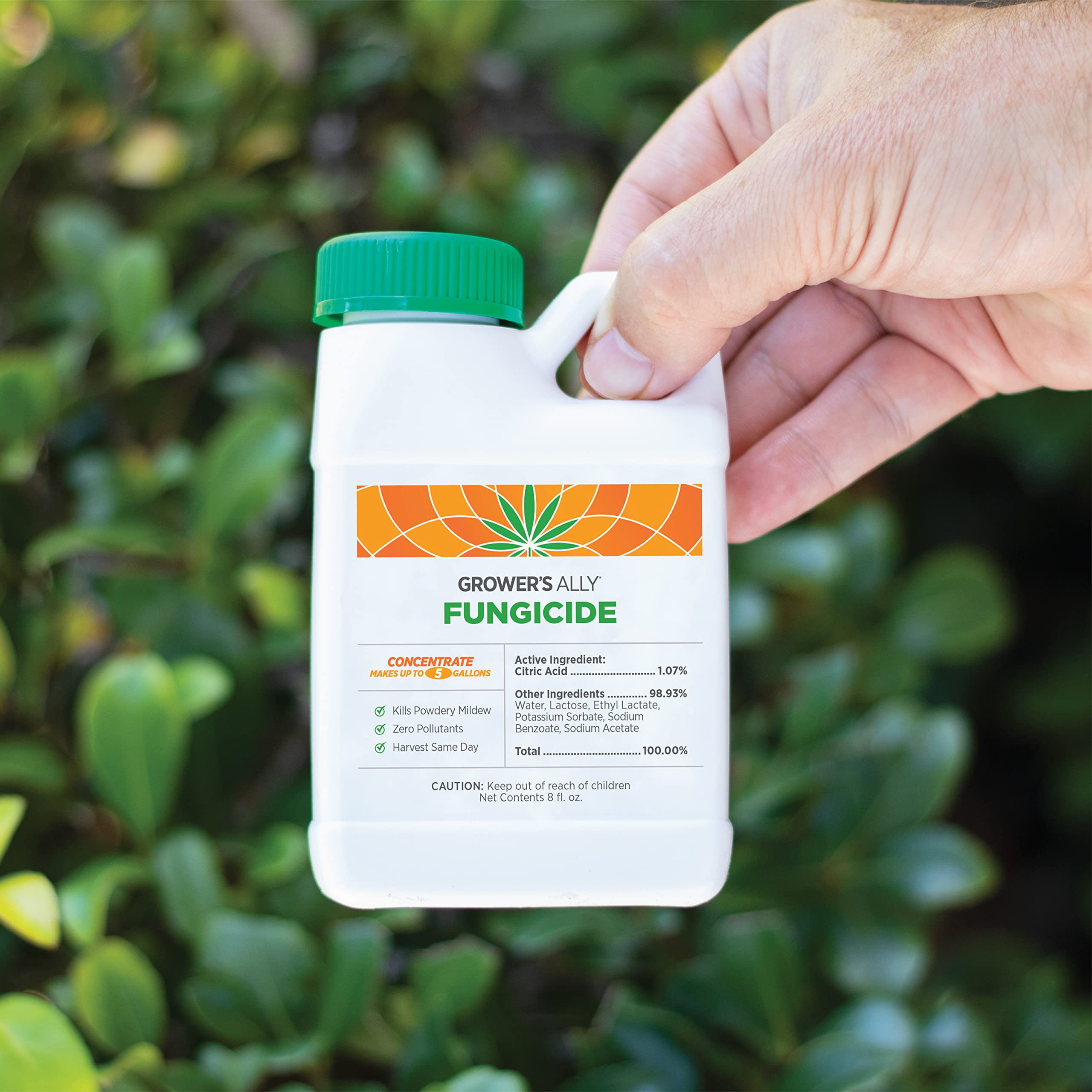 Grower's Ally frasco junto a una regla para comparar tamaño y rendimiento