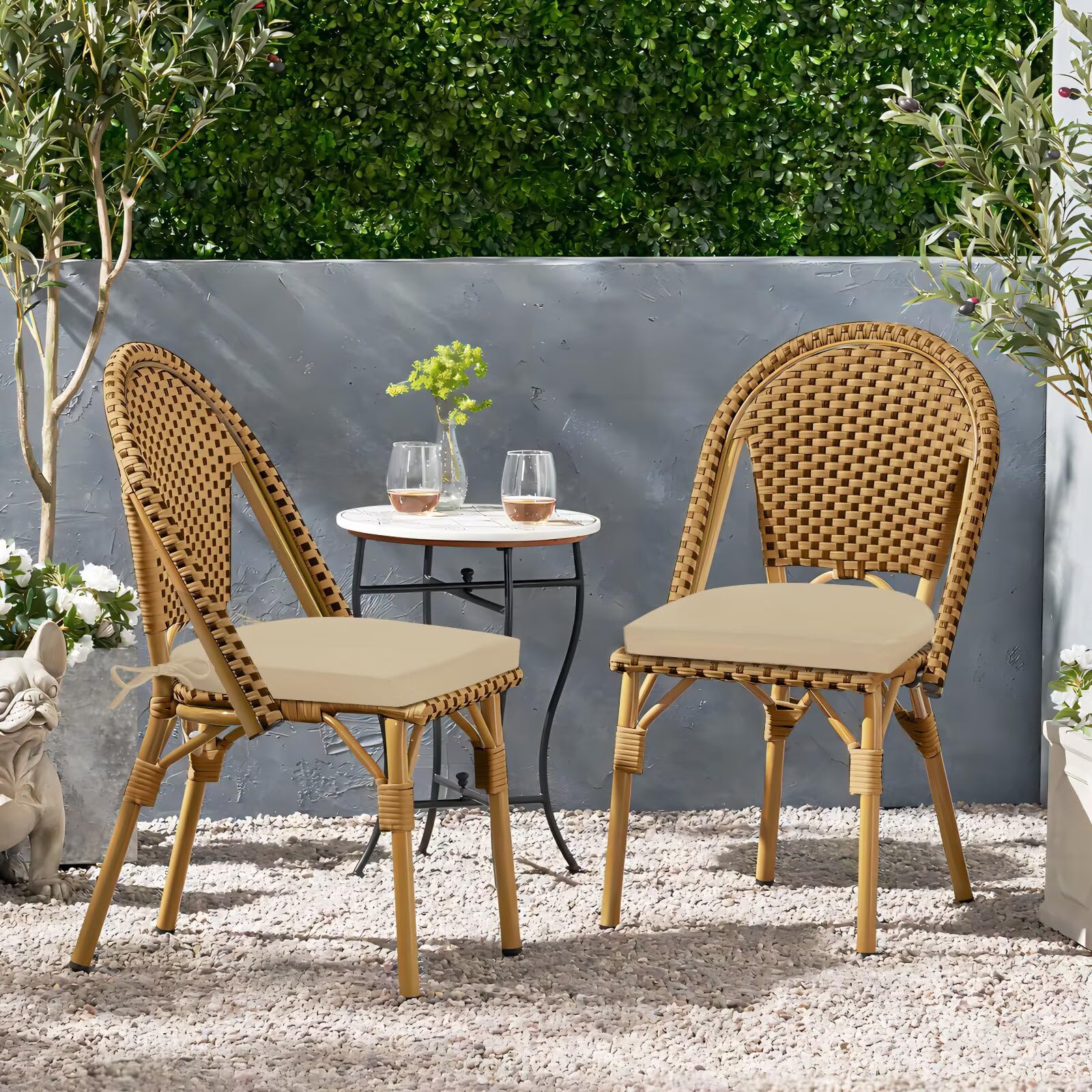 HARBOREST cojines en terraza mostrando estética beige y ambiente acogedor