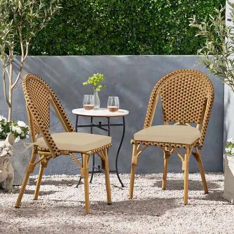 HARBOREST cojines en terraza mostrando estética beige y ambiente acogedor