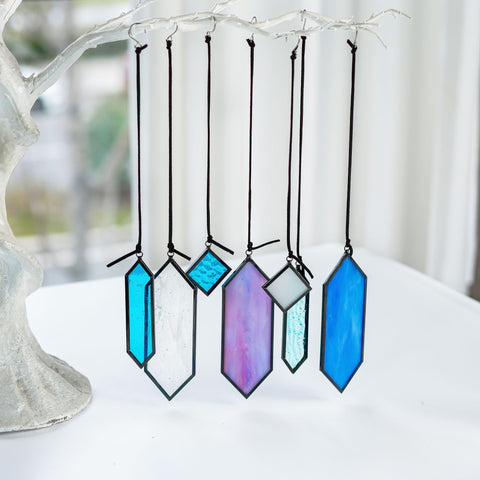 HDCRYSTALGIFTS ambiente en salón integra arte de vitral armonioso