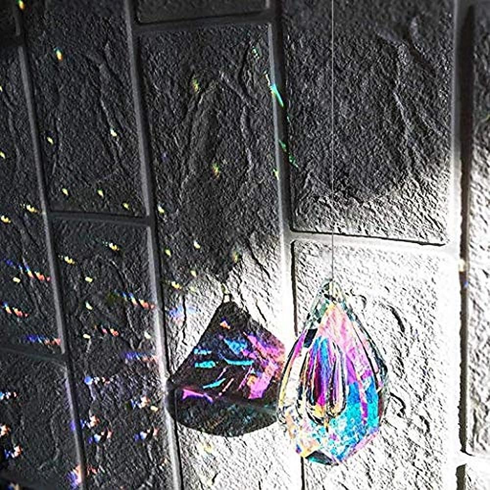 HDCRYSTALGIFTS prisma en mano para escala, muestra tamaño práctico 50 mm