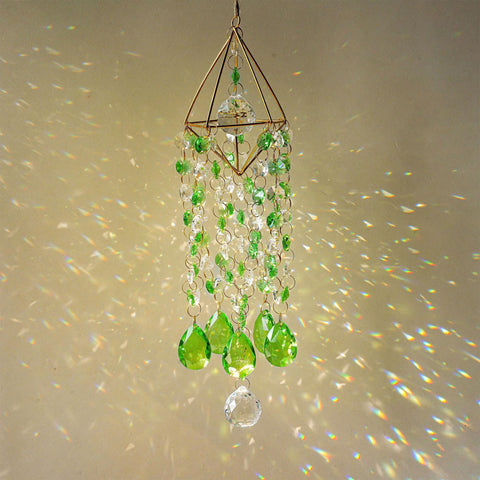 HDCRYSTALGIFTS prismas proyectando arcoíris en ventana, ambiente luminoso