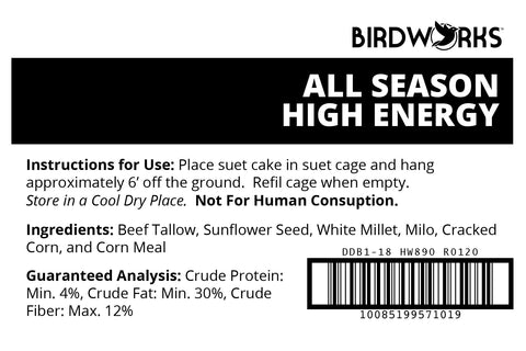 Heath Outdoor suet cake junto a regla para comparar tamaño y porciones