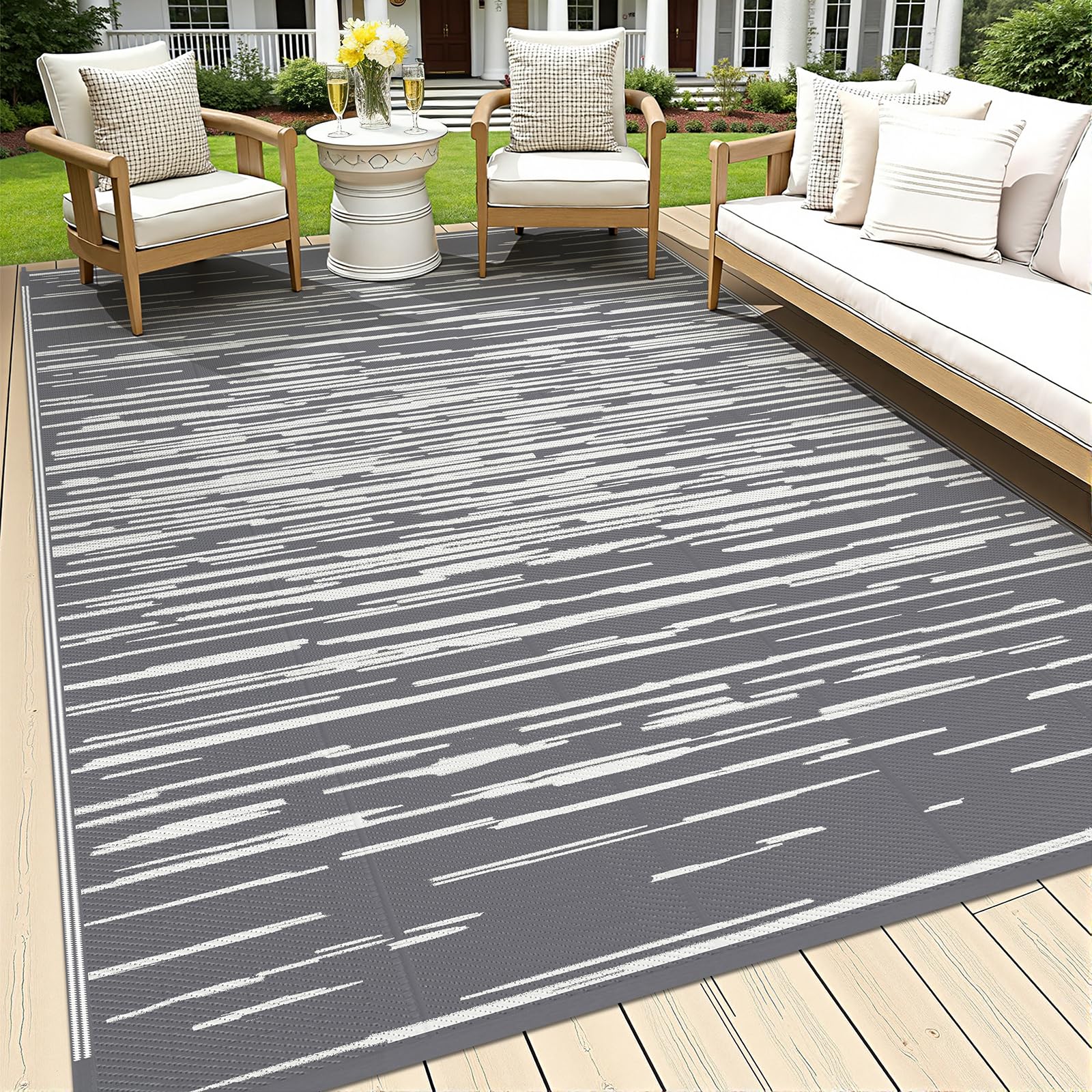 HEBE alfombra exterior frontal mostrando rayas y acabado resistente