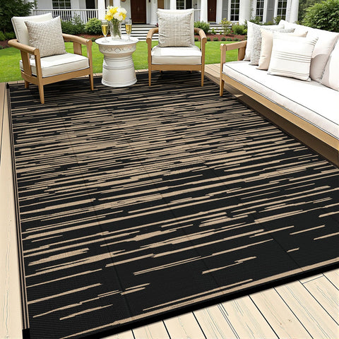 HEBE vista frontal de la alfombra exterior mostrando patrón rayado y bordes resistentes