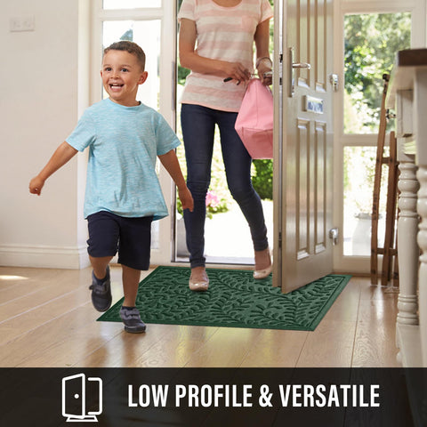 HIYARD felpudo junto a zapato para comparar tamaño práctico y compacto
