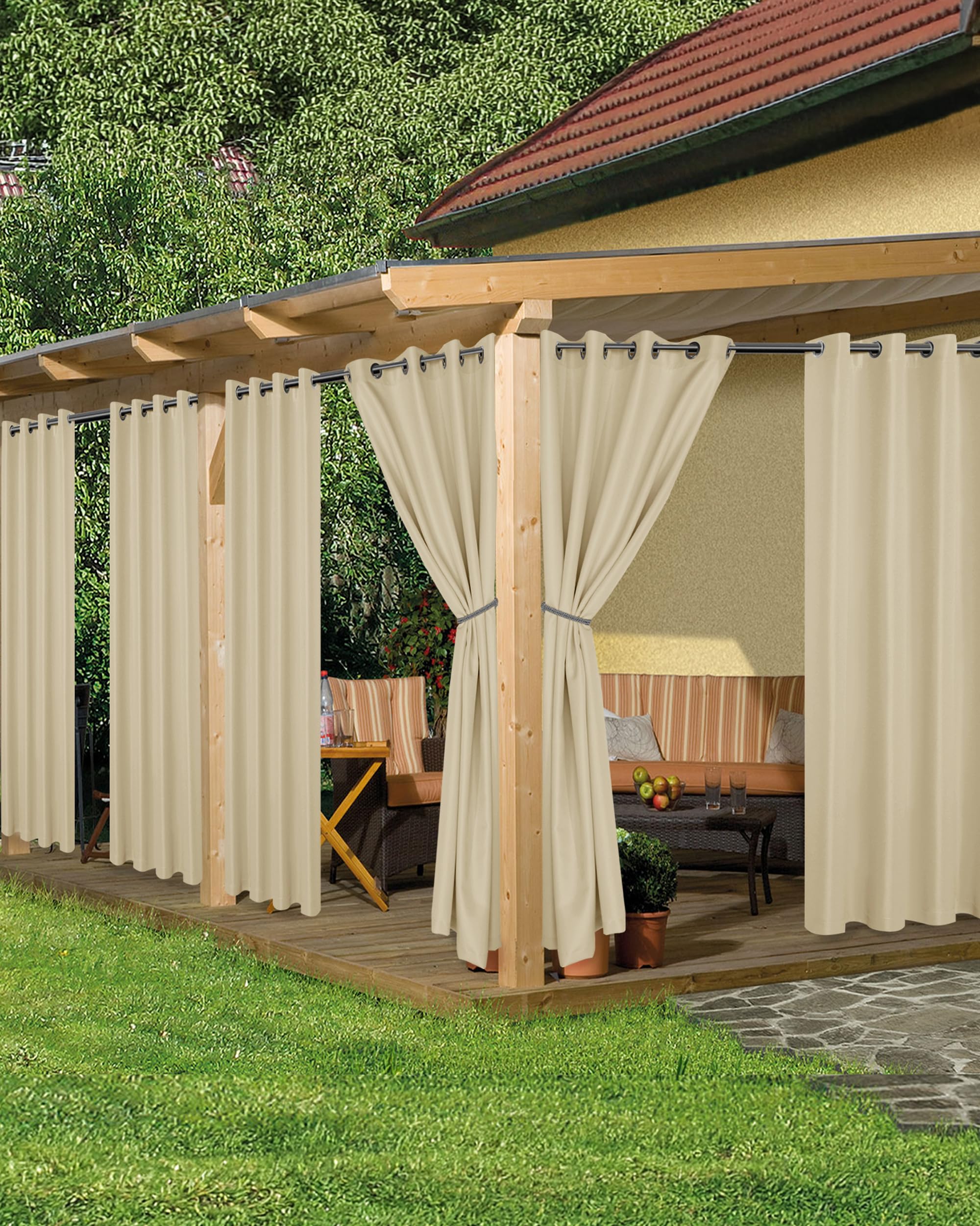 HolidayIdeas cortinas exteriores frontal mostrando cobertura y estilo crema