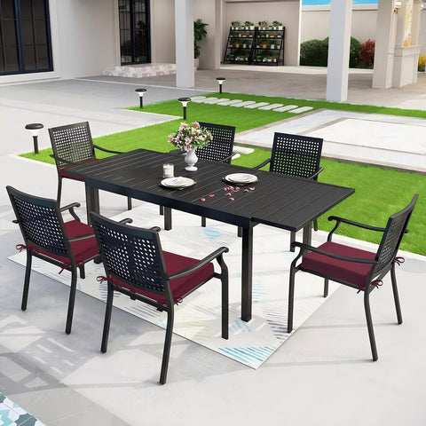 HOMELYSIAN ambiente de terraza con cojines rojo oscuro mejorando estilo